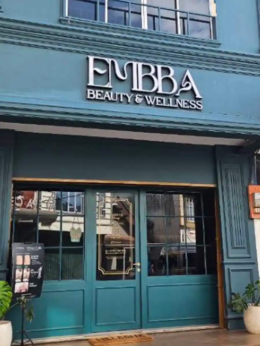 Front view of Embba Beauty and Wellness building